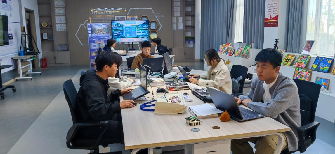 深化合作交流，共育互聯網技術人才——天水市職業技術學校到校參觀交流紀實